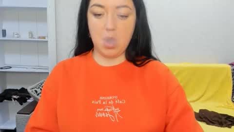 Snapshot of sweetmarylove chatting on October 3, 9:25 am sweetmarylove online show from October 3, 9:25 am