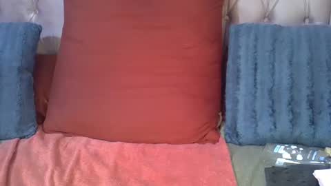 Snapshot of sweetmellowx1 chatting on February 6, 12:54 am sweetmellowx1 online show from February 6, 12:54 am