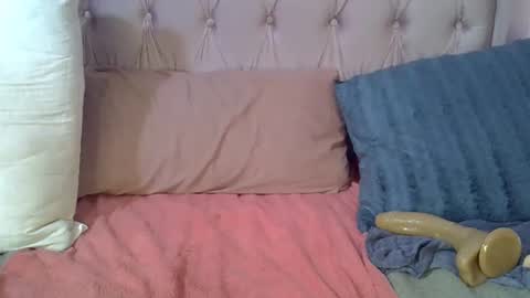 Snapshot of sweetmellowx1 chatting on January 16, 3:13 pm sweetmellowx1 online show from January 16, 3:13 pm