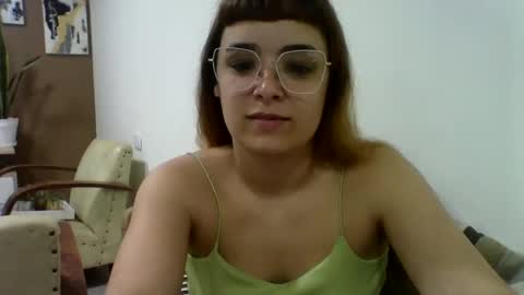 sweetmoonns2 online show from October 16, 11:51 pm