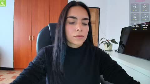 Snapshot of sweetmysterious18 chatting on September 21, 7:34 pm Sweet Mysterious online show from September 21, 7:34 pm