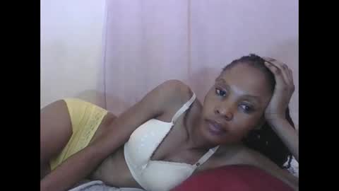 Snapshot of sweetpetite254 chatting on October 27, 1:28 pm ESTHER online show from October 27, 1:28 pm