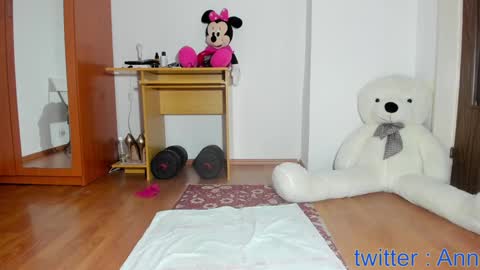 Snapshot of sweetpussymilf02 chatting on December 9, 8:44 pm Anne online show from December 9, 8:44 pm