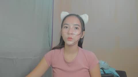 Mia online show from December 5, 2:51 pm