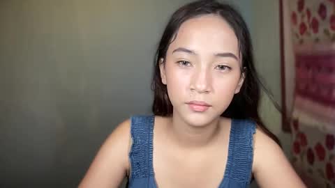 Mia online show from November 17, 1:12 pm