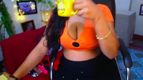 Snapshot of sweetsour18 chatting on October 22, 1:32 am SweetSour online show from October 22, 1:32 am