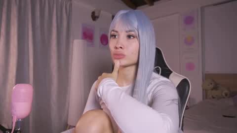 Cat independent model  online show from October 31, 5:31 am