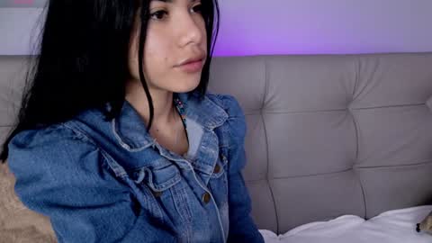 Snapshot of sweett_petite chatting on January 24, 4:17 pm online show from January 24, 4:17 pm