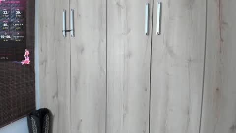 Snapshot of sweett_petite chatting on December 15, 4:26 pm online show from December 15, 4:26 pm