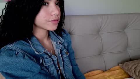 Snapshot of sweett_petite chatting on February 6, 4:25 pm online show from February 6, 4:25 pm