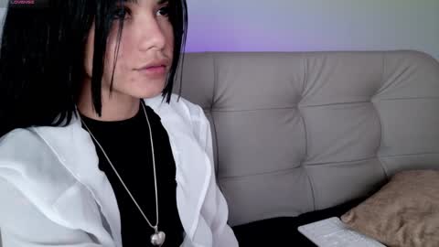 Snapshot of sweett_petite chatting on February 7, 4:46 pm online show from February 7, 4:46 pm