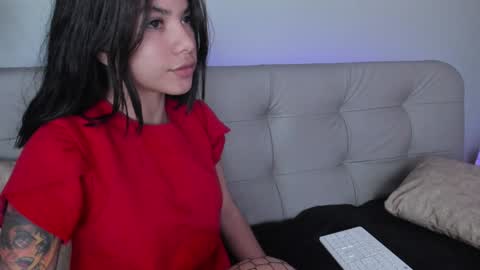 Snapshot of sweett_petite chatting on December 27, 4:33 pm online show from December 27, 4:33 pm