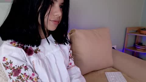 Snapshot of sweett_petite chatting on March 2, 4:47 pm online show from March 2, 4:47 pm