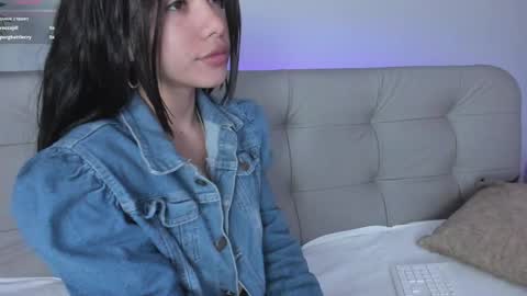 Snapshot of sweett_petite chatting on January 10, 4:41 pm online show from January 10, 4:41 pm