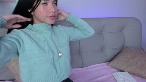Snapshot of sweett_petite chatting on January 18, 4:42 pm online show from January 18, 4:42 pm