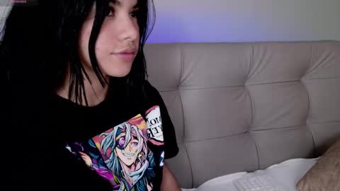 Snapshot of sweett_petite chatting on February 11, 4:24 pm online show from February 11, 4:24 pm