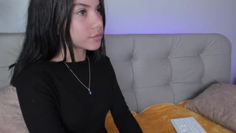 Snapshot of sweett_petite chatting on December 28, 4:30 pm online show from December 28, 4:30 pm