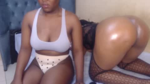 Snapshot of sweetwetebony2 chatting on December 3, 9:53 am sweetwetebony2 online show from December 3, 9:53 am