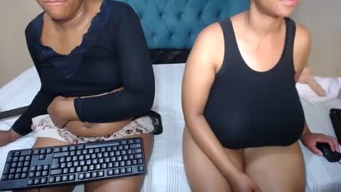 Snapshot of sweetwetebony2 chatting on February 27, 4:20 am sweetwetebony2 online show from February 27, 4:20 am