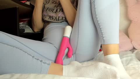 Snapshot of sweety_cum chatting on December 19, 8:13 pm Mia online show from December 19, 8:13 pm