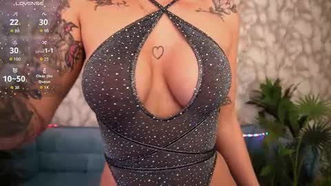 Snapshot of sweety_one_ chatting on October 21, 1:15 pm Sweety one online show from October 21, 1:15 pm