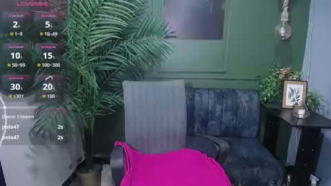 Snapshot of sweety_smilee chatting on September 12, 1:18 pm Emma online show from September 12, 1:18 pm