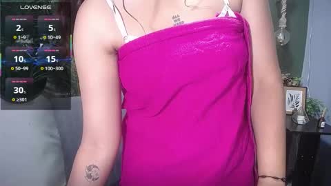 Snapshot of sweety_smilee chatting on September 19, 12:48 pm Emma online show from September 19, 12:48 pm