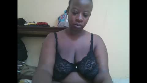 Snapshot of sweetyass25 chatting on November 1, 5:33 am sweetyass25 online show from November 1, 5:33 am