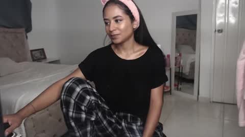Snapshot of sweetyaya_ chatting on September 10, 1:44 pm yaya online show from September 10, 1:44 pm