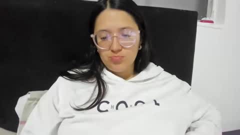 sweetyypeach online show from January 18, 4:26 am