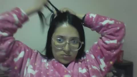 sweetyypeach online show from December 17, 3:17 am