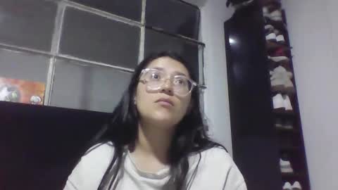 sweetyypeach online show from October 13, 11:29 pm