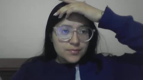 sweetyypeach online show from December 11, 4:18 am