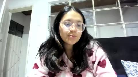 sweetyypeach online show from January 4, 3:50 am