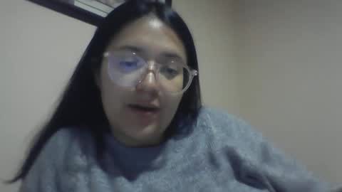 sweetyypeach online show from December 9, 3:50 am