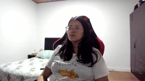 sweetyypeach online show from December 7, 3:36 am