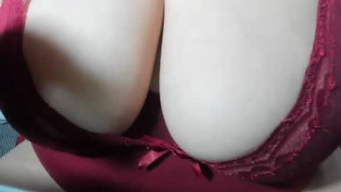Snapshot of sweewoman_ chatting on January 2, 11:38 pm Miranda online show from January 2, 11:38 pm