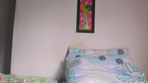 Snapshot of swtt_lilly chatting on January 2, 8:02 pm Lilly online show from January 2, 8:02 pm