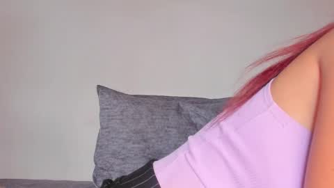 Snapshot of swtt_lilly chatting on September 15, 7:10 pm Lilly online show from September 15, 7:10 pm