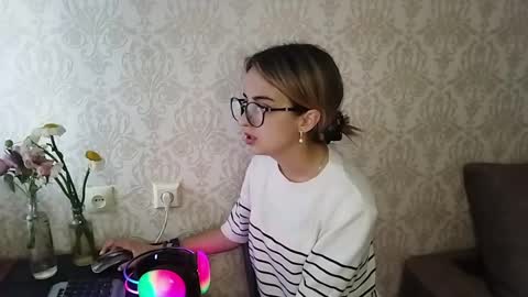 Emily online show from May 29, 3:54 pm