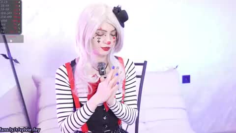 Sylvie online show from October 5, 10:59 pm