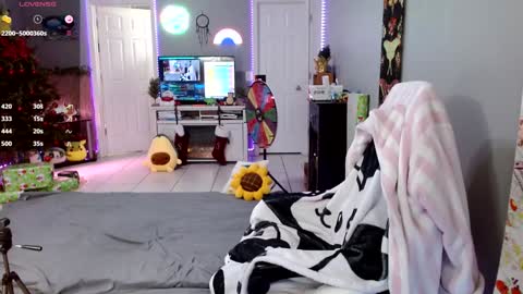 Jennah online show from December 24, 5:44 pm