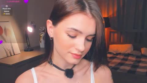 Snapshot of synne_glows chatting on October 19, 7:32 am Eva online show from October 19, 7:32 am