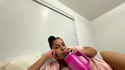 Snapshot of t_princess_t chatting on February 17, 5:36 am t_princess_t online show from February 17, 5:36 am