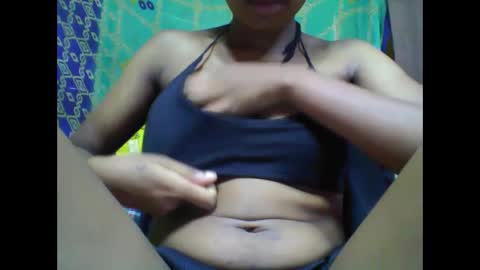 Snapshot of tahiriniah chatting on February 4, 3:33 am tahiriniah online show from February 4, 3:33 am