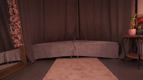 Snapshot of taiteedgington chatting on October 15, 2:58 am im Lally online show from October 15, 2:58 am