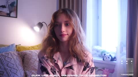 Snapshot of taitehambelton chatting on November 1, 5:55 am Mia online show from November 1, 5:55 am