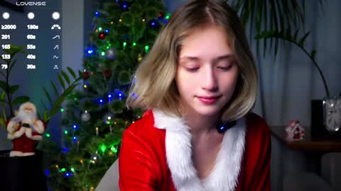 Snapshot of taitehambelton chatting on December 23, 3:40 am Mia online show from December 23, 3:40 am