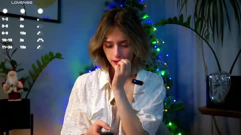 Snapshot of taitehambelton chatting on December 13, 4:11 am Mia online show from December 13, 4:11 am