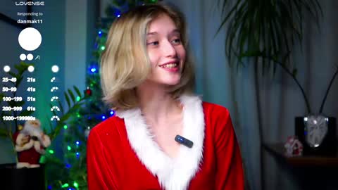 Snapshot of taitehambelton chatting on December 25, 1:42 am Mia online show from December 25, 1:42 am